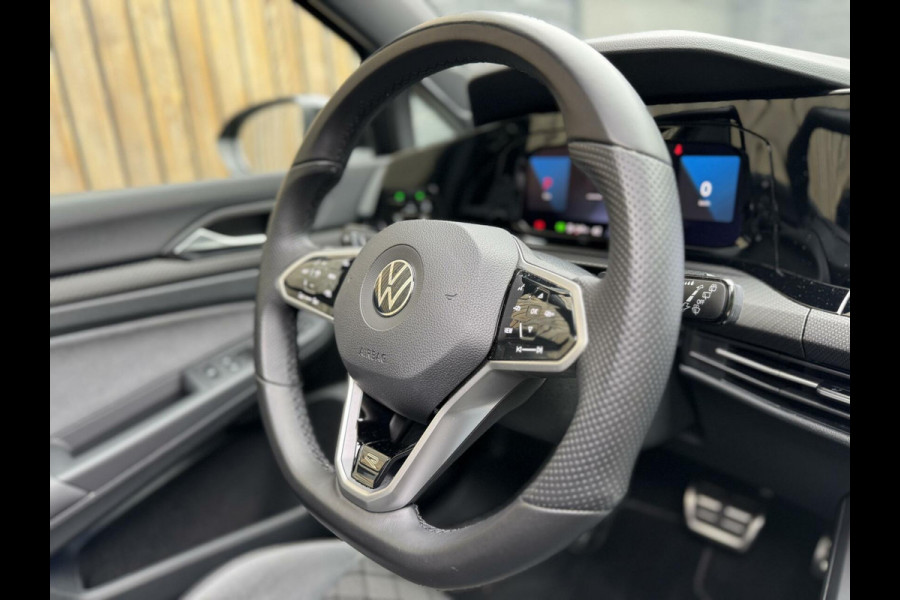 Volkswagen Golf 1.5 eTSI R-Line Automaat | Panoramadak | LED | Black Style | Harman/Kardon HiFi | Achteruitrijcamera | Sfeerverlichting | Trekha