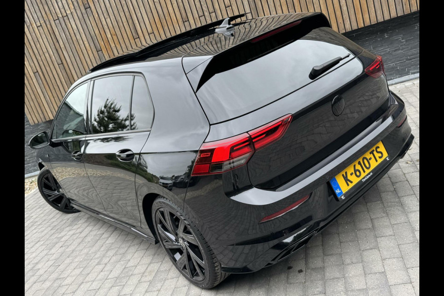 Volkswagen Golf 1.5 eTSI R-Line Automaat | Panoramadak | LED | Black Style | Harman/Kardon HiFi | Achteruitrijcamera | Sfeerverlichting | Trekha