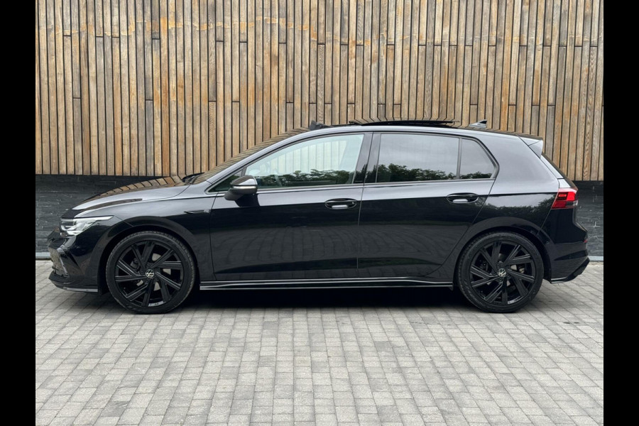 Volkswagen Golf 1.5 eTSI R-Line Automaat | Panoramadak | LED | Black Style | Harman/Kardon HiFi | Achteruitrijcamera | Sfeerverlichting | Trekha