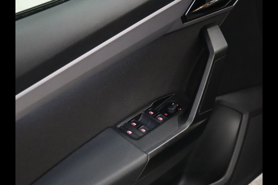 Seat Ibiza 1.0 TSI FR Business Intense [ADAPTIVE CRUISE CONTROL, APPLE CARPLAY, CAMERA, DIGITAL DASH, FLIPPERS, PDC V+A, CLIMATE CONTROL, NAVIGATIE,NIEUWSTAAT]