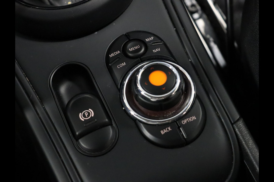 MINI Countryman 1.5 Cooper Business Edition [DIGITAL DASH, CRUISE CONTROL, APPLE CARPLAY, CAMERA + PDC ACHTER, NAVIGATIE, NIEUWSTAAT]