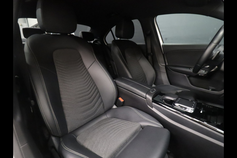Mercedes-Benz A-Klasse 200 Business Solution [APPLE CARPLAY, ANDROID, SPORTSTOELEN, CAMERA, CRUISE CONTROL, CLIMATE CONTROL, 18" LM VELG, NIEUWSTAAT]