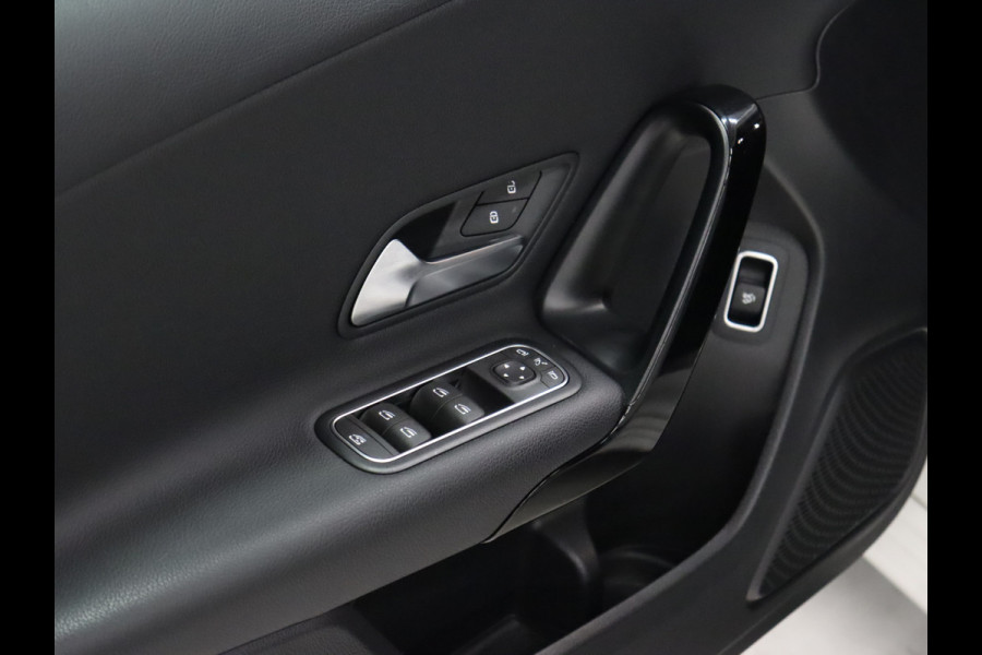 Mercedes-Benz A-Klasse 200 Business Solution [APPLE CARPLAY, ANDROID, SPORTSTOELEN, CAMERA, CRUISE CONTROL, CLIMATE CONTROL, 18" LM VELG, NIEUWSTAAT]