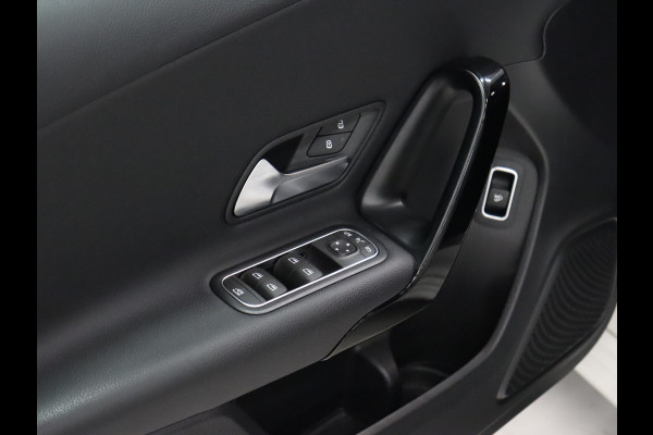 Mercedes-Benz A-Klasse 200 Business Solution [APPLE CARPLAY, ANDROID, SPORTSTOELEN, CAMERA, CRUISE CONTROL, CLIMATE CONTROL, 18" LM VELG, NIEUWSTAAT]