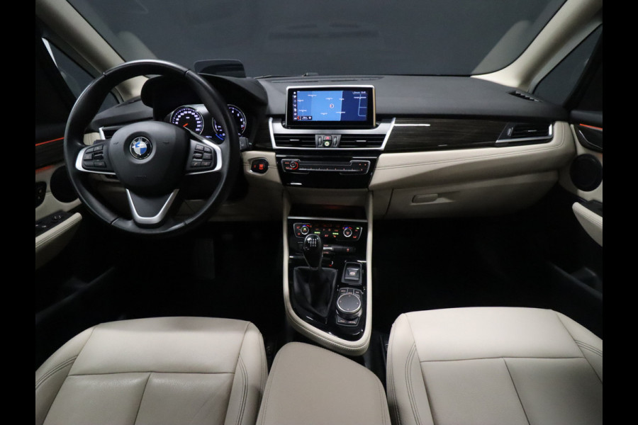 BMW 2 Serie Gran Tourer 218i High Executive Edition [HEAD-UP DISPLAY, NAVIGATIE, PDC V+A, STOELVERWARMING, CRUISE CONTROL, VOL LEDER, ELEKTRISCHE ACHTERKLEP, NIEUWSTAAT]