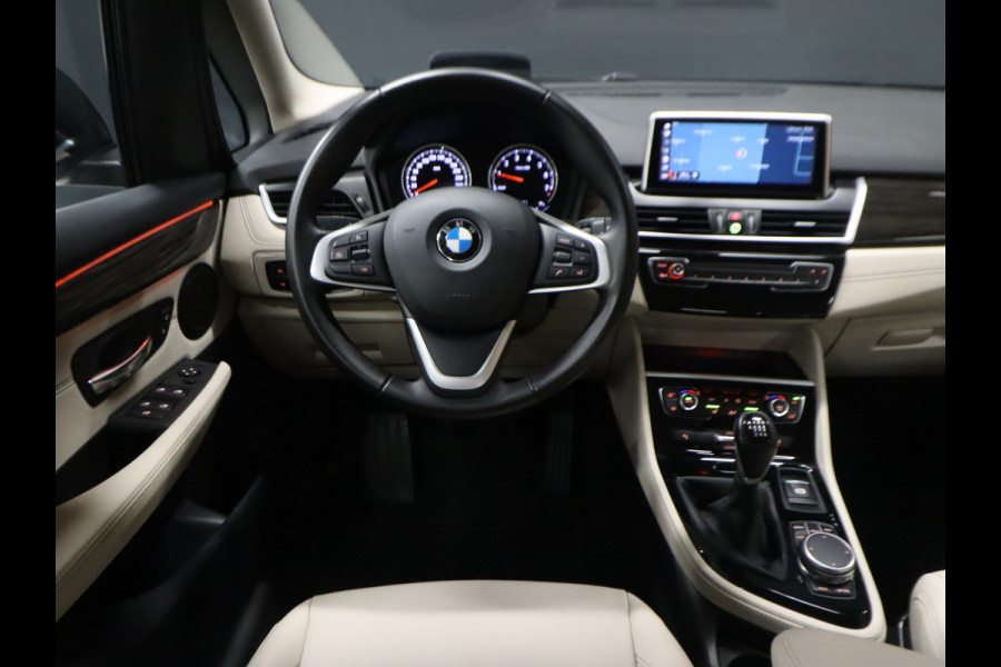 BMW 2 Serie Gran Tourer 218i High Executive Edition [HEAD-UP DISPLAY, NAVIGATIE, PDC V+A, STOELVERWARMING, CRUISE CONTROL, VOL LEDER, ELEKTRISCHE ACHTERKLEP, NIEUWSTAAT]