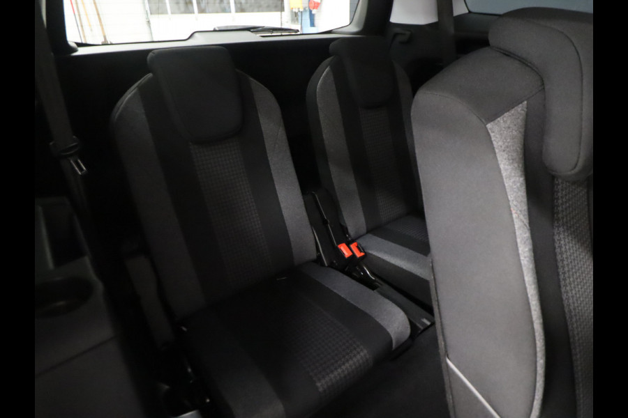 Peugeot 5008 1.2 PureTech Blue Lease Executive 7P [APPLE CARPLAY, CAMERA, TREKHAAK, NAVIGATIE, CRUISE CONTROL, DIGITAL DASH, NIEUWSTAAT]