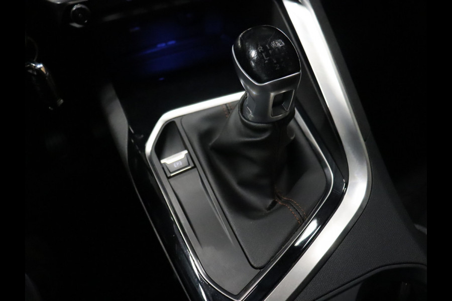Peugeot 5008 1.2 PureTech Blue Lease Executive 7P [APPLE CARPLAY, CAMERA, TREKHAAK, NAVIGATIE, CRUISE CONTROL, DIGITAL DASH, NIEUWSTAAT]
