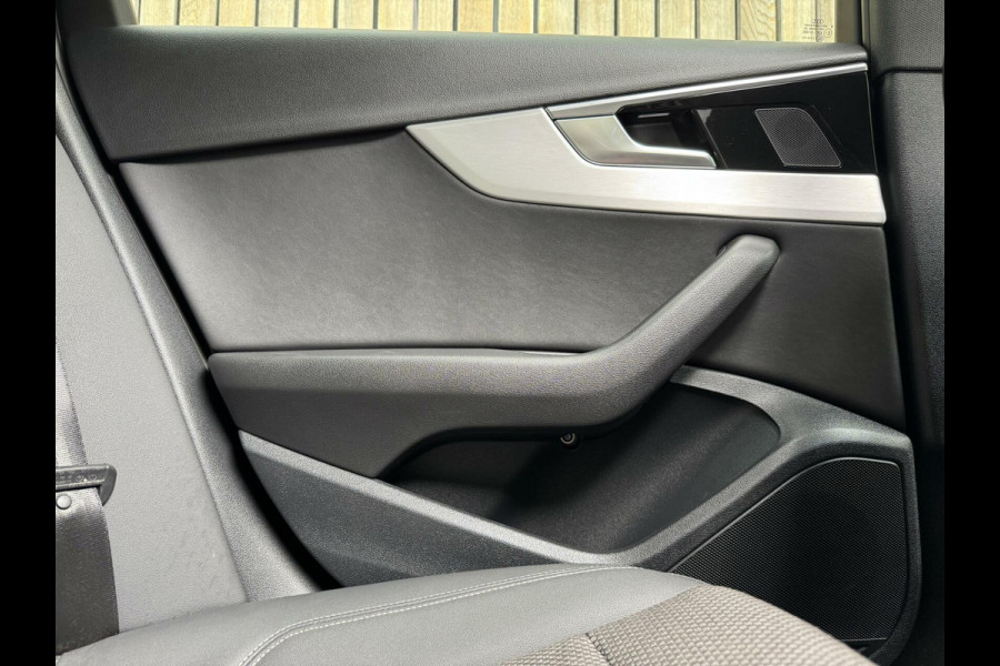 Audi A4 Avant 35 TFSI S edition Automaat | Panoramadak | LED | Sportstoelen | Stoelverwarming | Extra getint glas | 20 inch lichtmetalen