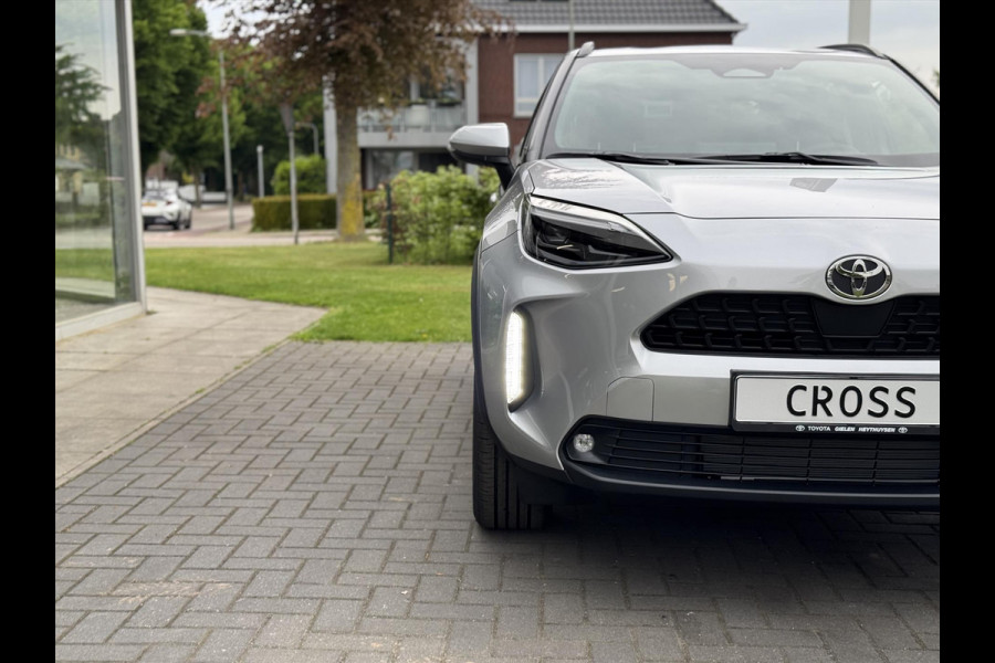 Toyota Yaris Cross 1.5 Hybrid 130PK First Edition Plus | Stoel + Stuurverwarming, Apple CarPlay, Keyless, 17inch, Groot scherm