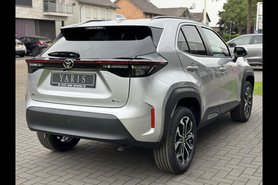 Toyota Yaris Cross 1.5 Hybrid 130PK First Edition Plus | Stoel + Stuurverwarming, Apple CarPlay, Keyless, 17inch, Groot scherm