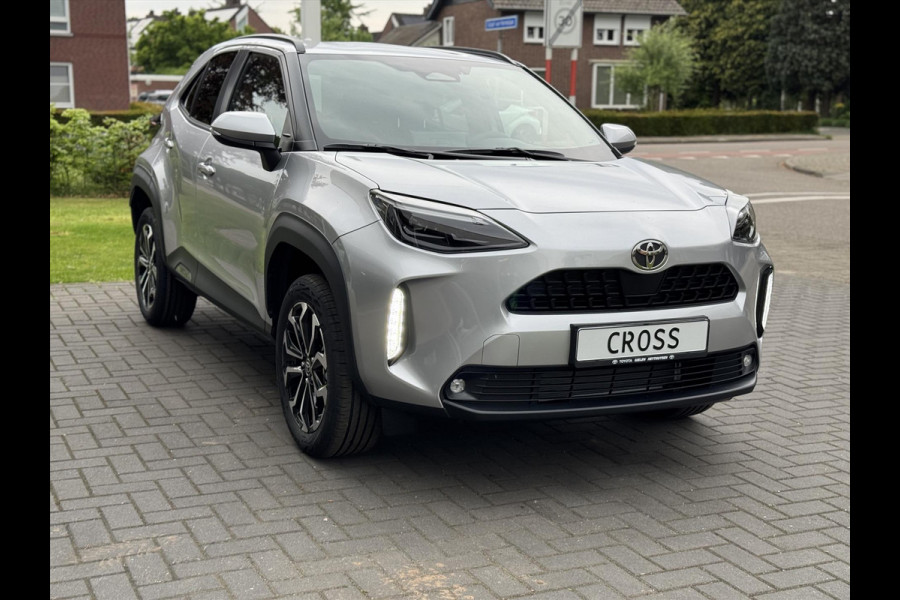 Toyota Yaris Cross 1.5 Hybrid 130PK First Edition Plus | Stoel + Stuurverwarming, Apple CarPlay, Keyless, 17inch, Groot scherm
