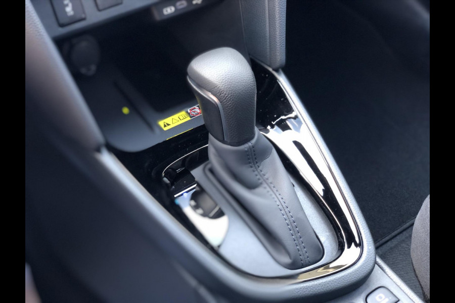 Toyota Yaris Cross 1.5 Hybrid 130PK Dynamic Comfort Pack | Dodehoekherkenning, Parkeersensoren, Stoel + Stuurverwarming, Apple CarPlay, Keyless