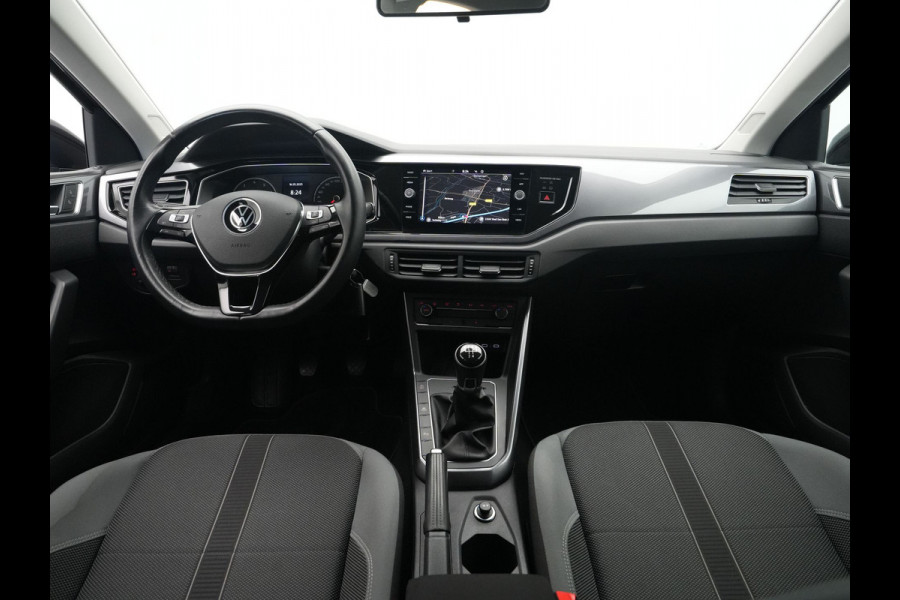 Volkswagen Polo 1.0 TSI 95pk Highline Navigatie 17"lm velgen PDC Privacy glas 321