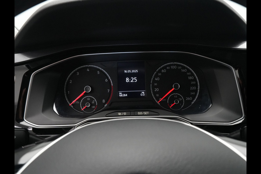 Volkswagen Polo 1.0 TSI 95pk Highline Navigatie 17"lm velgen PDC Privacy glas 321
