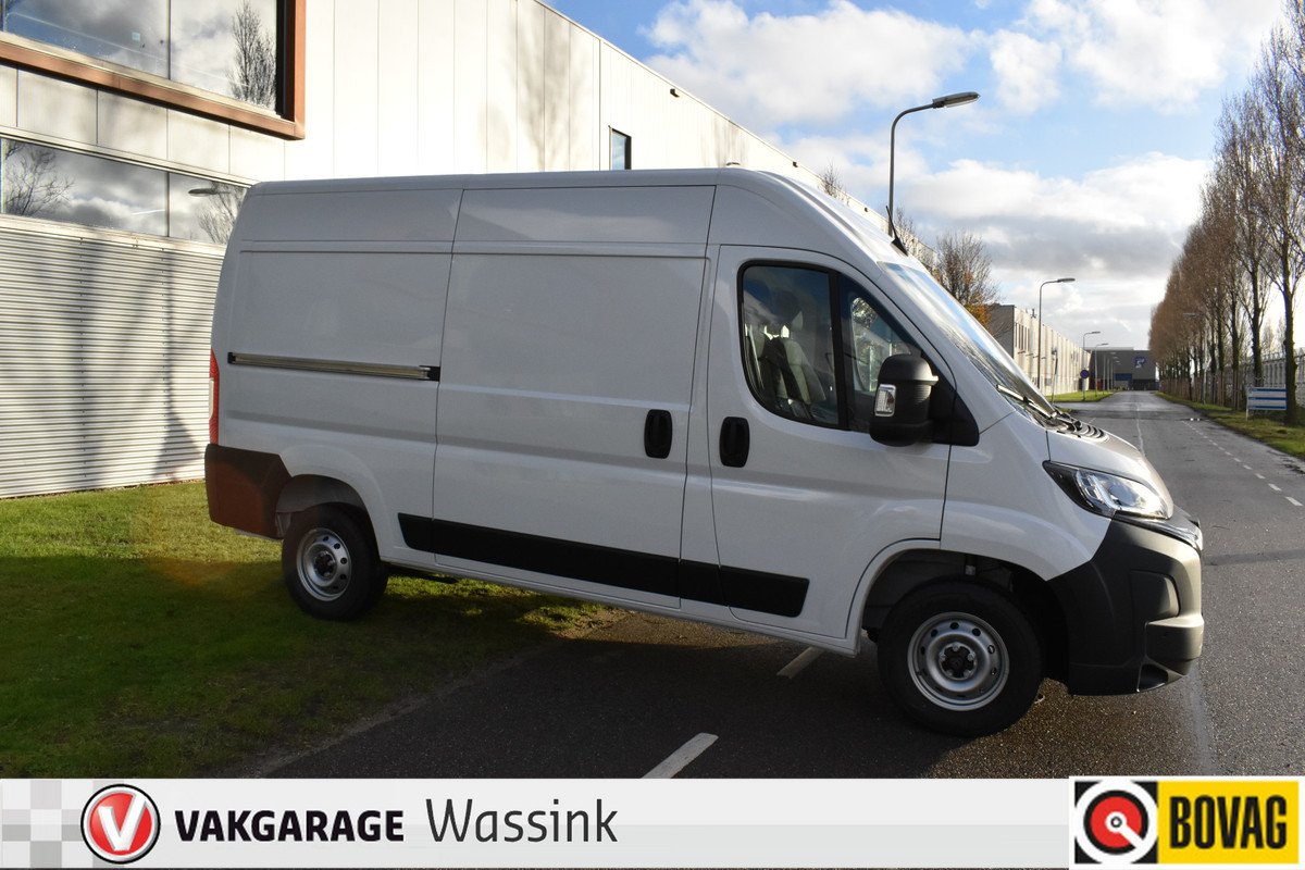 Peugeot Boxer 2.2 BlueHDi 140 S&S L2H2 3.3t Euro 6 Nieuwe registratie 2024/ GEEN BPM/ L2H2/ achteruitrijcamera verzwaard verenpakket, pakket City plus Peugeot Boxer 2.2 BlueHDi 140 S&S L2H2 3.3t Euro 6 Nieuwe registratie 2024/ GEEN BPM/ L2H2/ achteruitrijcamera verzwaard verenpakket, pakket City plus