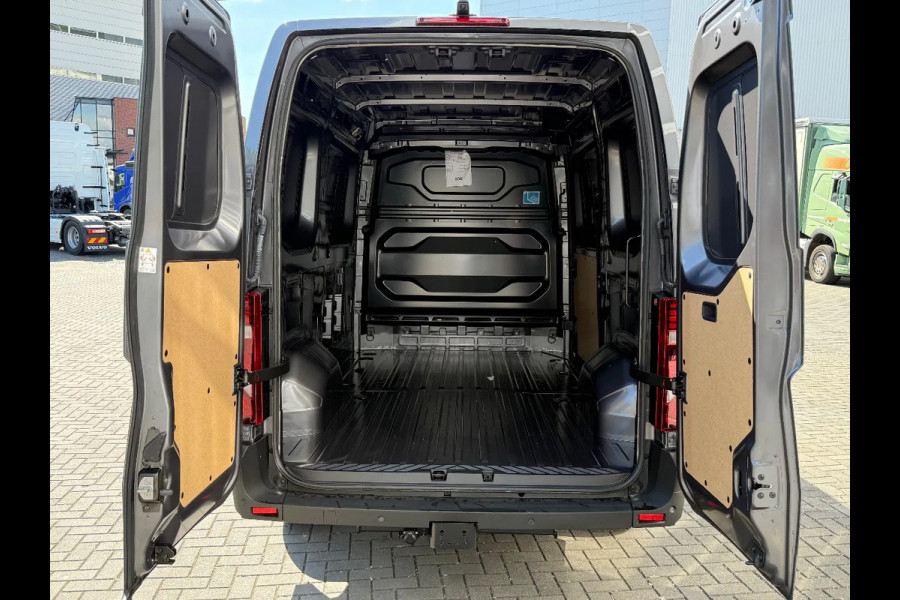 Renault Master RED EDITION L2H2 150PK BPM VRIJ/ CAMERA/ ALL WEATHER BANDEN/ TREKHAAK