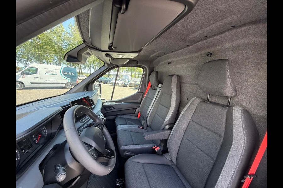 Renault Master RED EDITION L2H2 150PK BPM VRIJ/ CAMERA/ ALL WEATHER BANDEN/ TREKHAAK