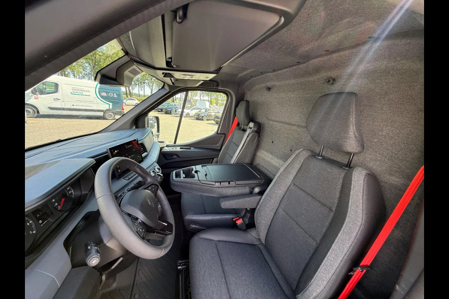 Renault Master RED EDITION L2H2 150PK BPM VRIJ/ CAMERA/ ALL WEATHER BANDEN/ TREKHAAK