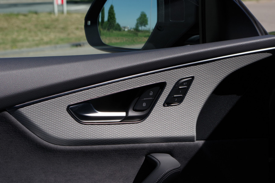 Audi Q8 60 TFSI e 490 PK Quattro S-Line Pro Line Competition, Panoramadak, RS-Sprotstoelen, Trekhaak, Laser-LED