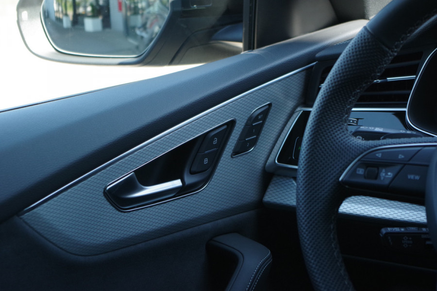 Audi Q8 60 TFSI e 490 PK Quattro S-Line Pro Line Competition, Panoramadak, RS-Sprotstoelen, Trekhaak, Laser-LED