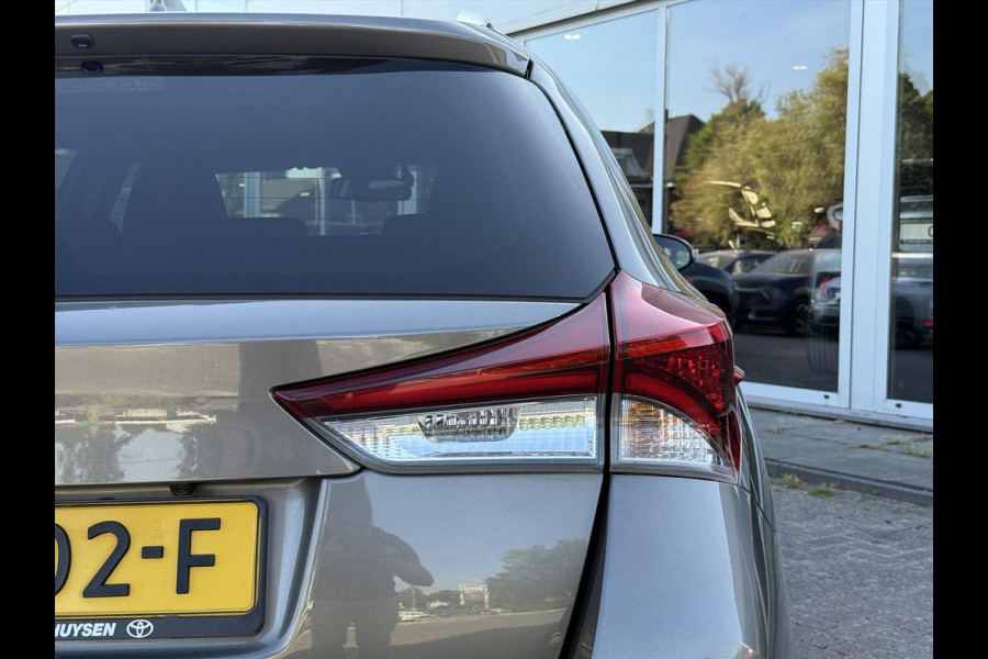 Toyota Auris Touring Sports 1.8 Hybrid Dynamic Ultimate | Eerste eigenaar, 17 inch, Stoelverwarming, Navigatie, Keyless, DAB