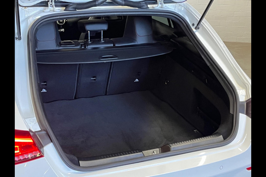 Mercedes-Benz CLA-Klasse Shooting Brake 180 AMG Open dak | Leder/Alcantara | Trekhaak | Stoelverwarming | Cruise & Climate c.