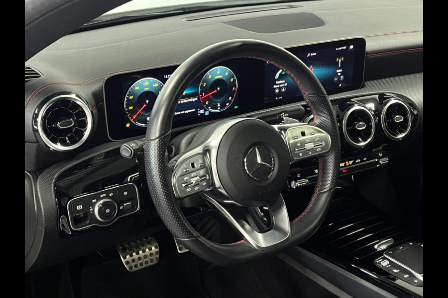 Mercedes-Benz CLA-Klasse Shooting Brake 180 AMG Open dak | Leder/Alcantara | Trekhaak | Stoelverwarming | Cruise & Climate c.