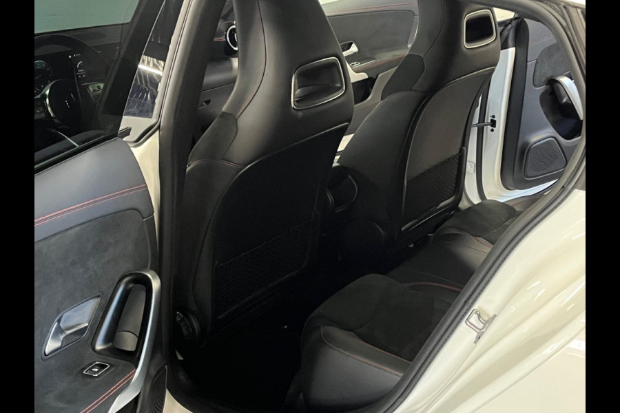 Mercedes-Benz CLA-Klasse Shooting Brake 180 AMG Open dak | Leder/Alcantara | Trekhaak | Stoelverwarming | Cruise & Climate c.