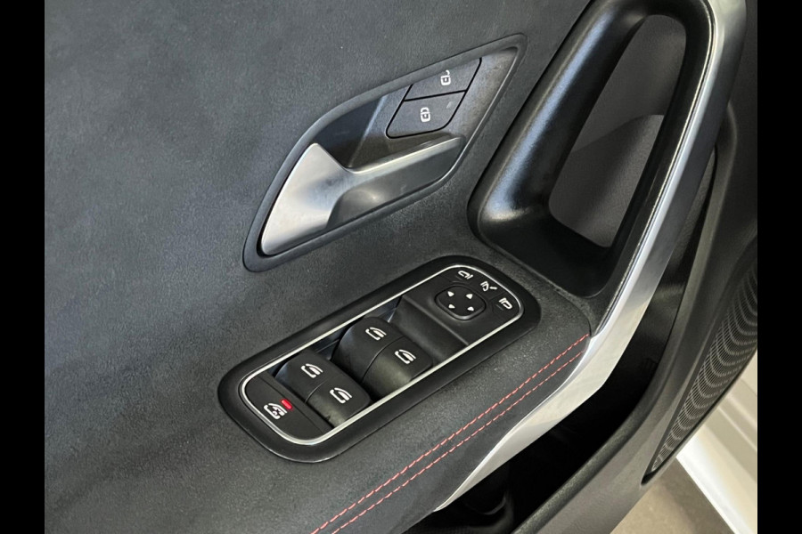 Mercedes-Benz CLA-Klasse Shooting Brake 180 AMG Open dak | Leder/Alcantara | Trekhaak | Stoelverwarming | Cruise & Climate c.