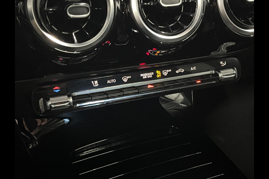 Mercedes-Benz CLA-Klasse Shooting Brake 180 AMG Open dak | Leder/Alcantara | Trekhaak | Stoelverwarming | Cruise & Climate c.