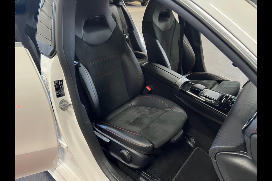 Mercedes-Benz CLA-Klasse Shooting Brake 180 AMG Open dak | Leder/Alcantara | Trekhaak | Stoelverwarming | Cruise & Climate c.