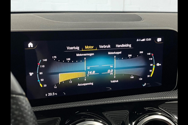 Mercedes-Benz CLA-Klasse Shooting Brake 180 AMG Open dak | Leder/Alcantara | Trekhaak | Stoelverwarming | Cruise & Climate c.