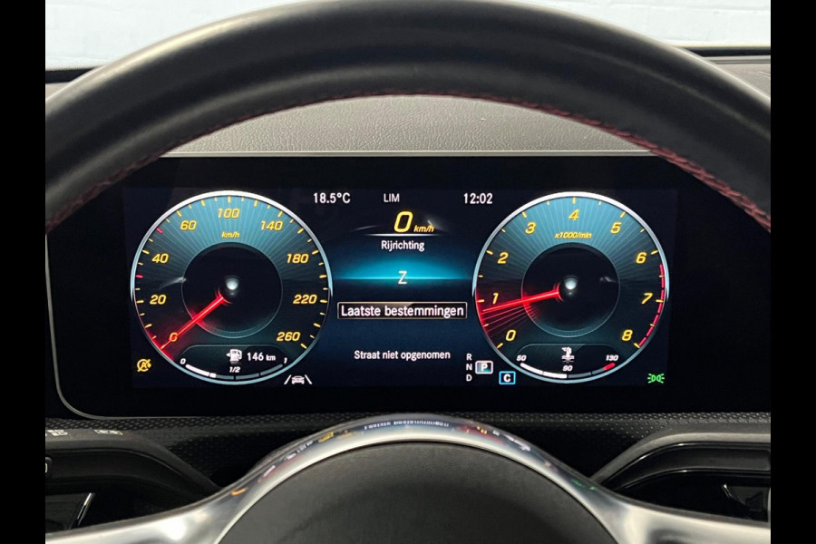 Mercedes-Benz CLA-Klasse Shooting Brake 180 AMG Open dak | Leder/Alcantara | Trekhaak | Stoelverwarming | Cruise & Climate c.