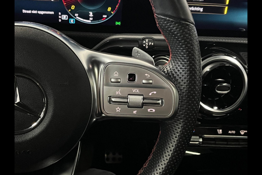Mercedes-Benz CLA-Klasse Shooting Brake 180 AMG Open dak | Leder/Alcantara | Trekhaak | Stoelverwarming | Cruise & Climate c.