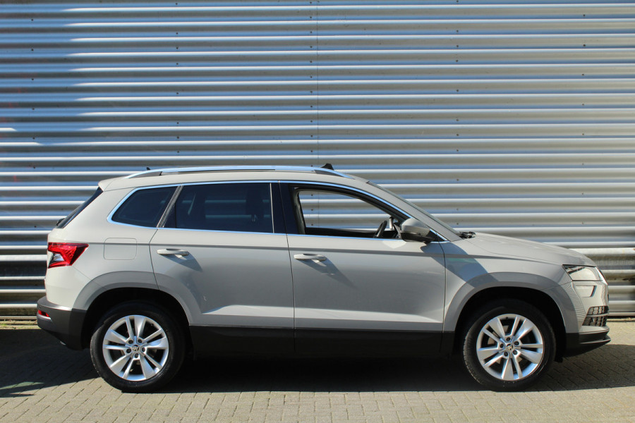 Škoda Karoq 1.0 TSI 116pk Ambition Business Panoramadak NL-Auto NAP Clima Cruise Navi 17"LMV Trekhaak 1200kg
