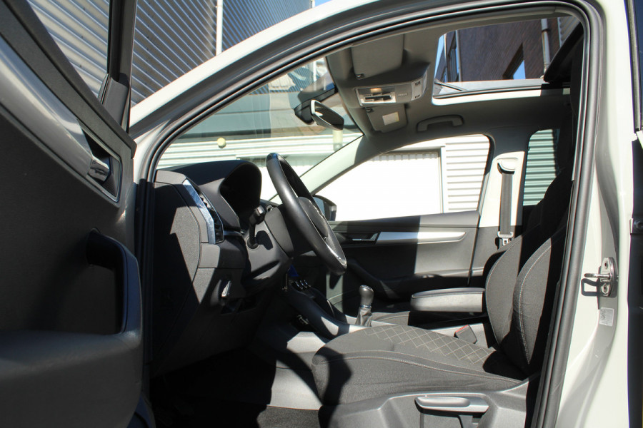 Škoda Karoq 1.0 TSI 116pk Ambition Business Panoramadak NL-Auto NAP Clima Cruise Navi 17"LMV Trekhaak 1200kg