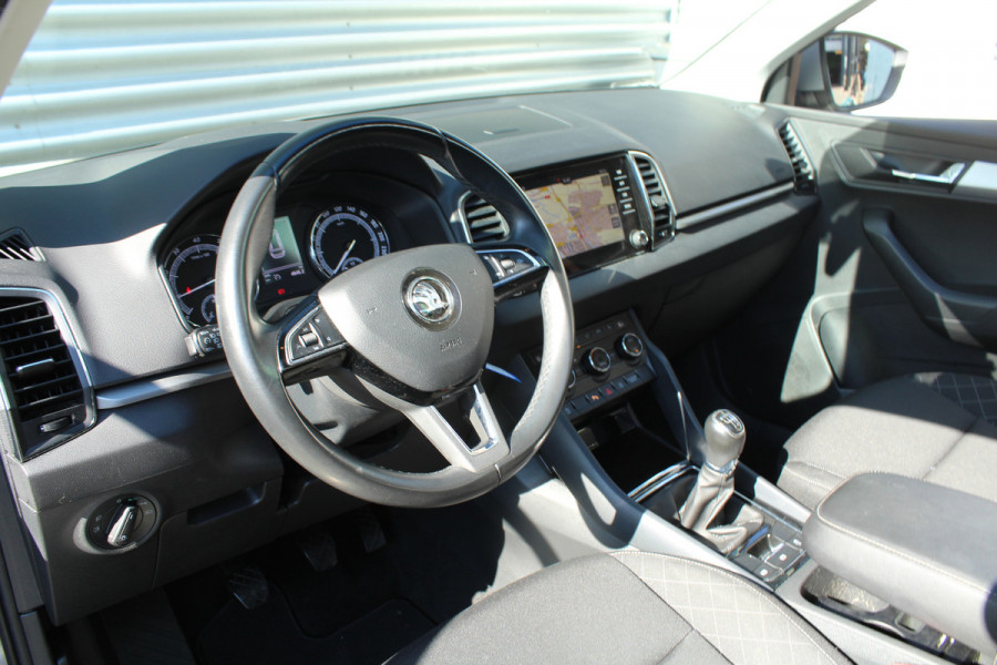 Škoda Karoq 1.0 TSI 116pk Ambition Business Panoramadak NL-Auto NAP Clima Cruise Navi 17"LMV Trekhaak 1200kg