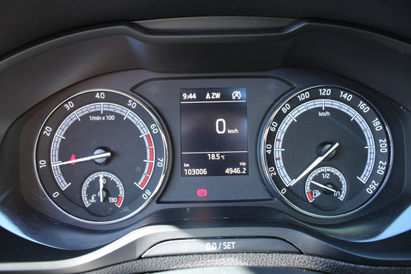 Škoda Karoq 1.0 TSI 116pk Ambition Business Panoramadak NL-Auto NAP Clima Cruise Navi 17"LMV Trekhaak 1200kg