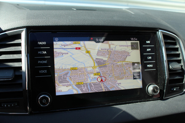 Škoda Karoq 1.0 TSI 116pk Ambition Business Panoramadak NL-Auto NAP Clima Cruise Navi 17"LMV Trekhaak 1200kg