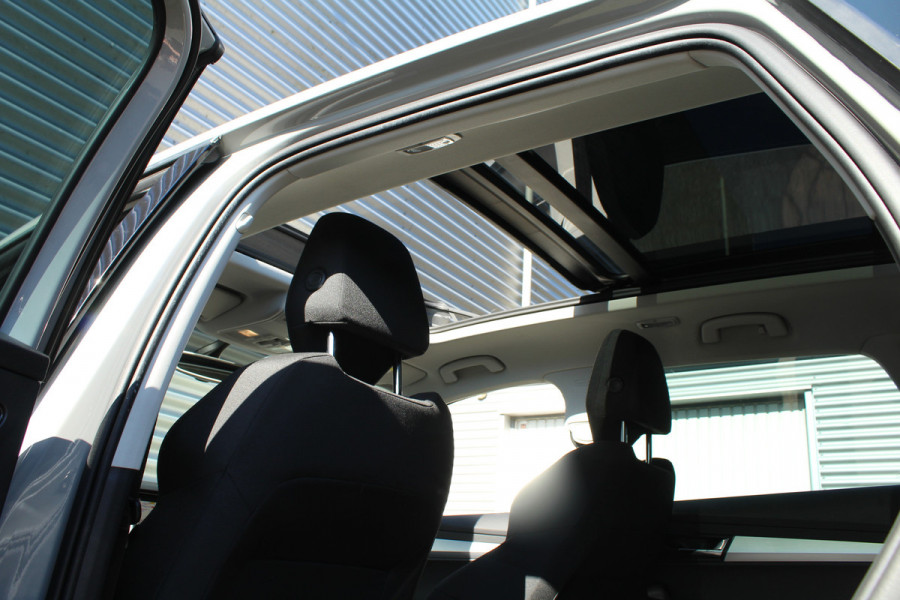 Škoda Karoq 1.0 TSI 116pk Ambition Business Panoramadak NL-Auto NAP Clima Cruise Navi 17"LMV Trekhaak 1200kg