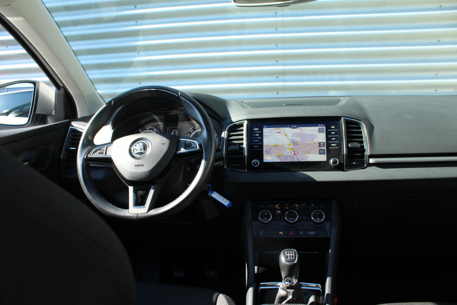 Škoda Karoq 1.0 TSI 116pk Ambition Business Panoramadak NL-Auto NAP Clima Cruise Navi 17"LMV Trekhaak 1200kg