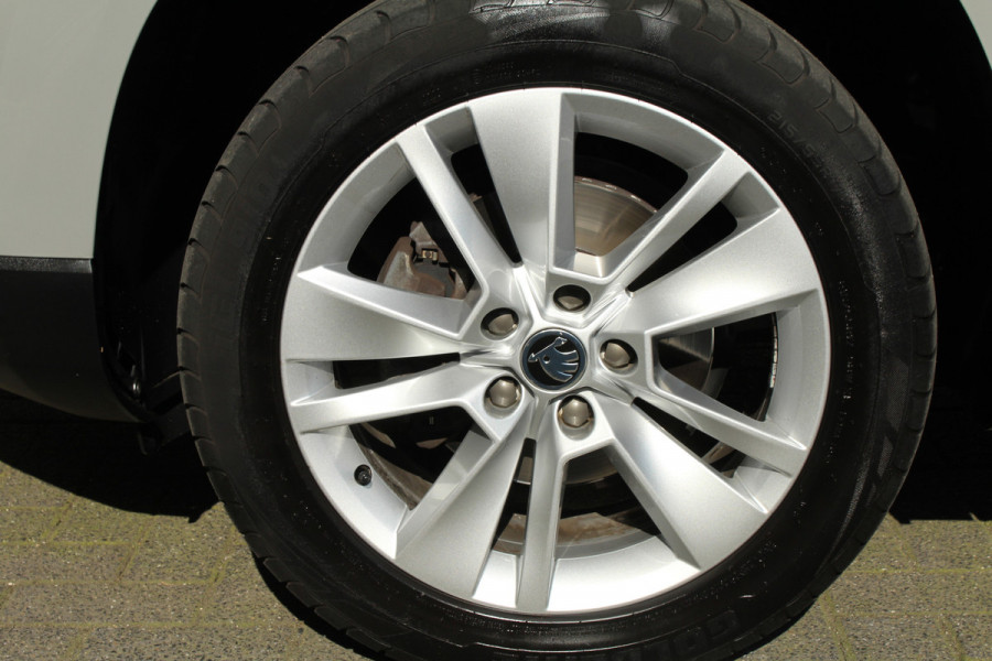Škoda Karoq 1.0 TSI 116pk Ambition Business Panoramadak NL-Auto NAP Clima Cruise Navi 17"LMV Trekhaak 1200kg