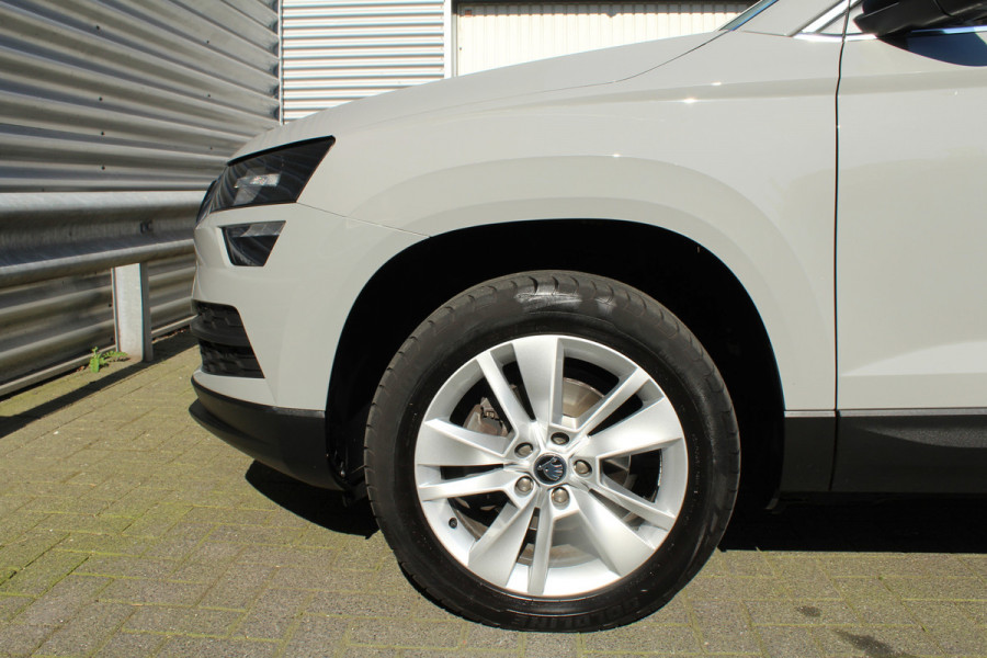 Škoda Karoq 1.0 TSI 116pk Ambition Business Panoramadak NL-Auto NAP Clima Cruise Navi 17"LMV Trekhaak 1200kg