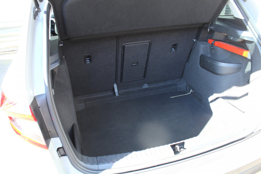 Škoda Karoq 1.0 TSI 116pk Ambition Business Panoramadak NL-Auto NAP Clima Cruise Navi 17"LMV Trekhaak 1200kg