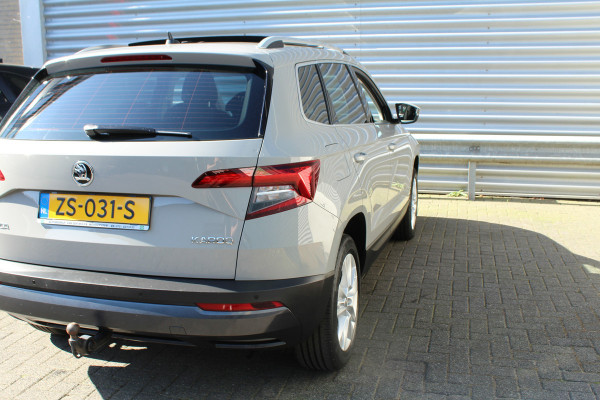 Škoda Karoq 1.0 TSI 116pk Ambition Business Panoramadak NL-Auto NAP Clima Cruise Navi 17"LMV Trekhaak 1200kg