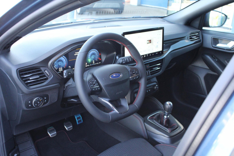 Ford FOCUS Wagon 1.0 EcoBoost Hybrid ST Line X 125pk | Winterpack | Driver Assistance pack | 18 inch Licht metaal | Incl 2.500,- Ford Voordeel