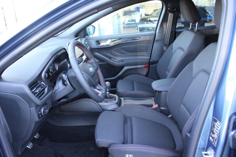 Ford FOCUS Wagon 1.0 EcoBoost Hybrid ST Line X 125pk | Winterpack | Driver Assistance pack | 18 inch Licht metaal | Incl 2.500,- Ford Voordeel
