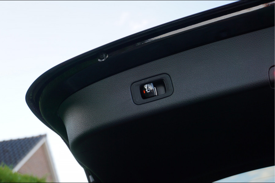 Mercedes-Benz GLC GLC 300 e 4M AMG Line Night | Luchtvering Achterasbesturing Distronic Pano HUD Nappaleder Trekhaak