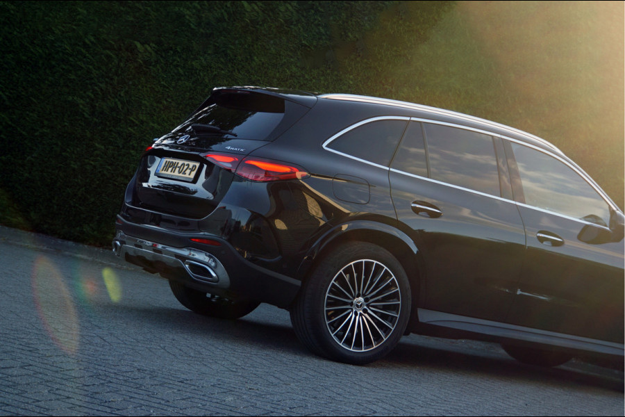 Mercedes-Benz GLC GLC 300 e 4M AMG Line Night | Luchtvering Achterasbesturing Distronic Pano HUD Nappaleder Trekhaak